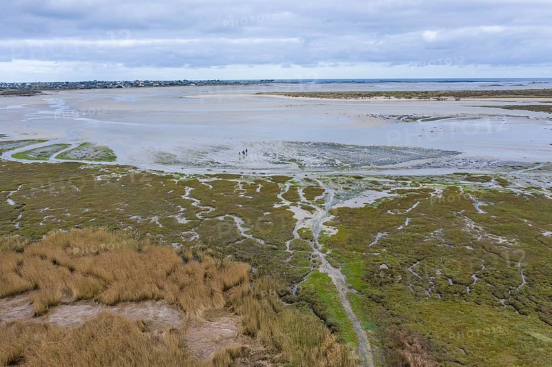 Aerial view Baie de Goulven bay at Keremma dune on the English Channel at low tide, sandbanks, Goulven, Leon, department Finistere Penn-ar-Bed, region Bretagne Breizh, France, Europe