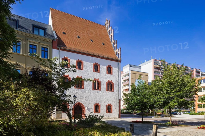 Today, Zwickau is a large district town in the south-west of the Free State of Saxony. The city is known as the Automobile & Robert Schumann City and is the fourth largest city after Leipzig, Dresden and Chemnitz as well as one of the regional centres in the Free State. Dünnebierhaus: in the centre on Katharinenstraße dating back to 1480