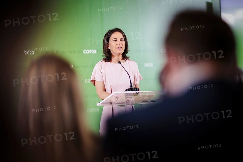 Annalena Baerbock (Buendnis 90 Die Gruenen), Bundesaussenministerin, aufgenommen im Rahmen der Pressekonferenz im deutschen Pavilion auf der COP28 Dubai, 08.12.2023