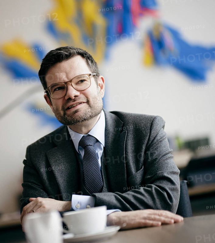 Marco Buschmann (FDP), Bundesminister der Justiz, aufgenommen im Rahmen eines Interview fue NBR in Berlin, 12.12.2023