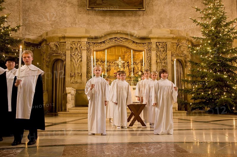 The Christmas season begins on Christmas Eve with the Christmas Vespers of the Dresden Kreuzchor in the Kreuzkirche. The two performances at 2.15 pm and 4.30 pm are attended by thousands of Dresdeners and visitors to the city every year