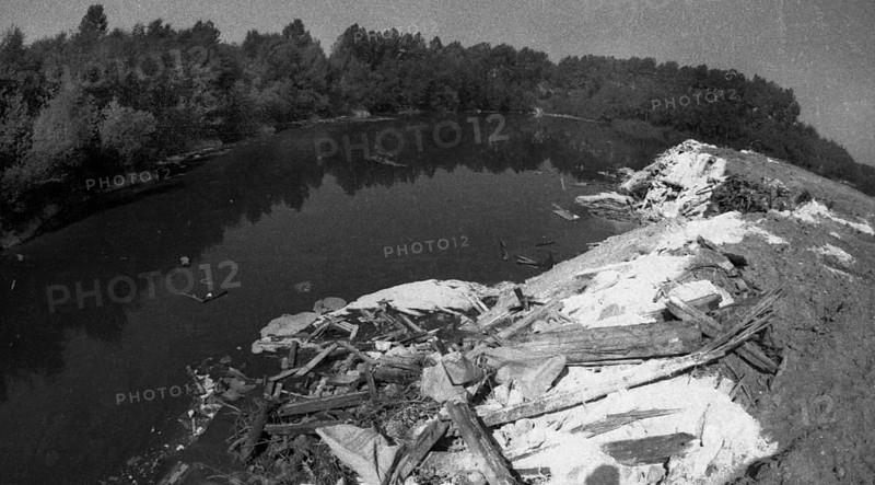 Partly in waters, toxic substances were disposed of on the premises of the chemical company Orm Bergold in 1971, here in Bochum on 17 August 1971, Germany, Europe
