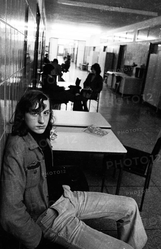 Young unemployed people who have just left school and young unemployed people at the Dortmund job centre on 22.10.1974, Germany, Europe