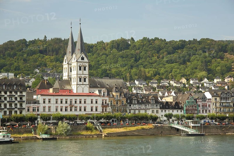 View of townscape with UNESCO St. Severus Church in Boppard, Rhine, Rhine bank, Rhineland-Palatinate, Upper Middle Rhine Valley, Germany, Europe