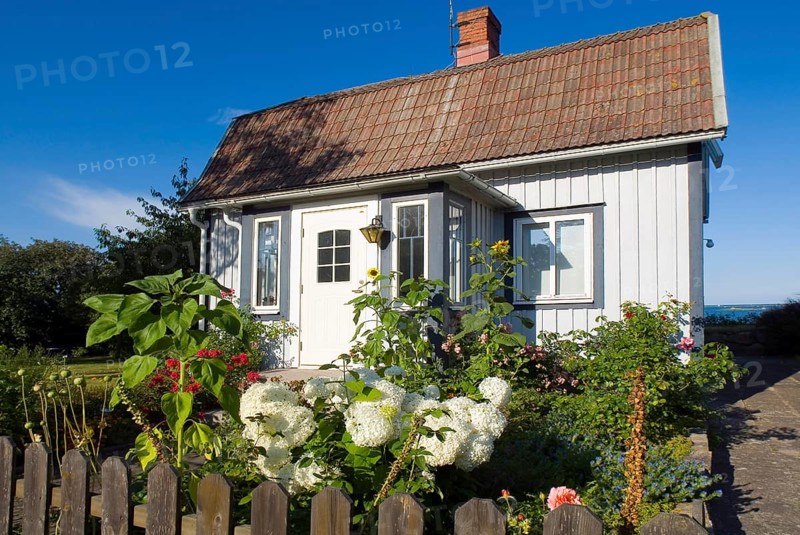 Wooden house with front garden in the small place, village, village, swedish, lovely, living, rural, Kristianopel in Kalmarsund