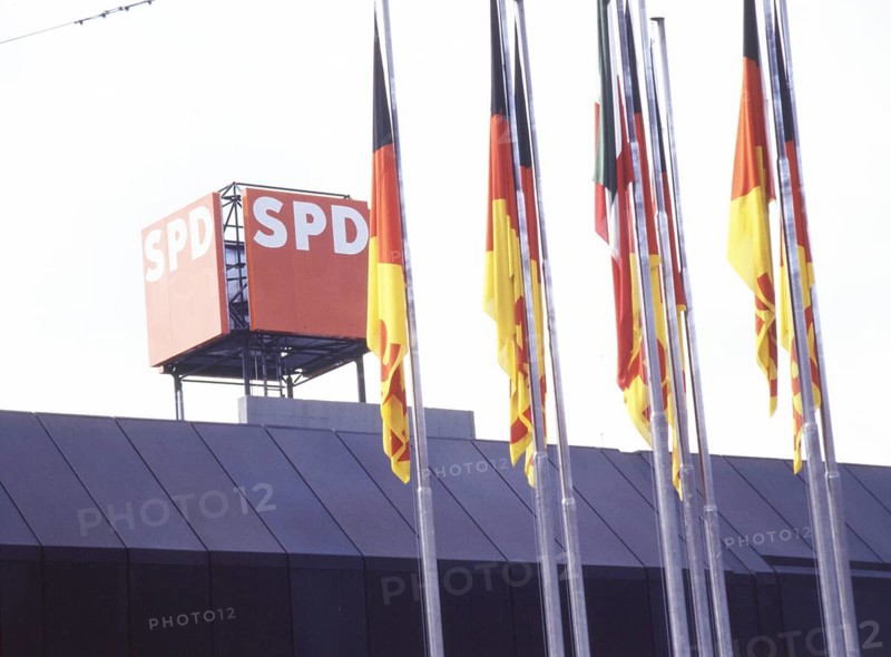DEU, Germany: The historical slides from the 84-85 r years, Bonn. SPD headquarters. (Barrack) ca. 1984