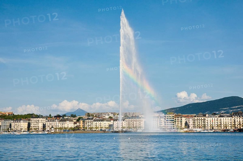The Jet d'eau, the landmark in the Lake Geneva basin, Canton Geneva, Switzerland, Europe