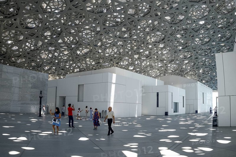 Visitors in the light rain of the Louvre Abu Dhabi, architect Jean Nouvel, Saadiyat Island, Abu Dhabi, United Arab Emirates, Asia