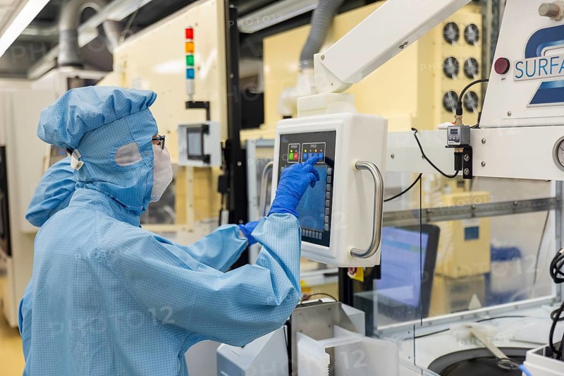 Press tour as part of SPIN2030, a campaign to highlight the diversity, excellence and attractiveness of Saxony as a centre of science. Fraunhofer Institute for Electronic Nano Systems ENAS in Chemnitz, wafer research