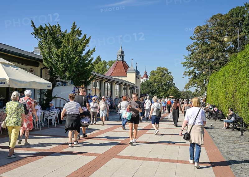 Holidaymaker, beach promenade, Swinoujscie, West Pomeranian Voivodeship, Poland, Europe