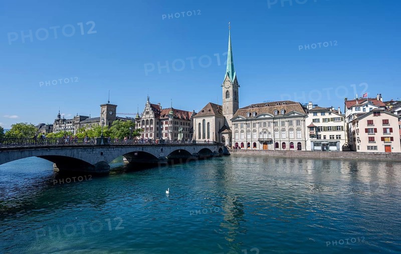 Fraumünster Church, Münster Bridge and Limmat River, Zurich Old Town, Zurich, Canton Zurich, Switzerland, Europe