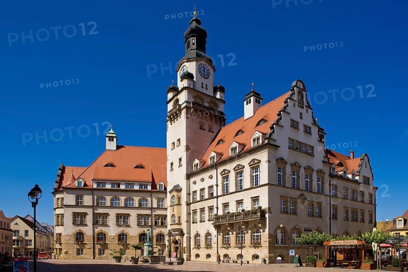 Döbeln is located in the Central Saxon hill country in a wide basin of the Freiberger Mulde, roughly in the centre of the triangle between the Saxon metropolises of Chemnitz, Dresden and Leipzig. The surrounding area is characterised by the Mulde valley and the surrounding hilly landscape