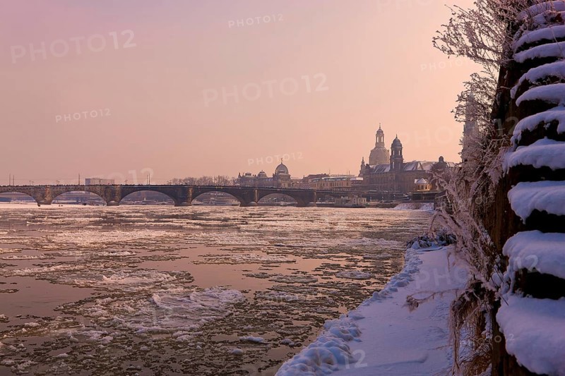 Ice drift on the Elbe in Dresden