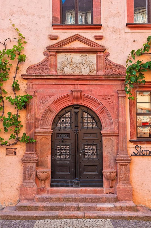 The registry office is located directly in the city centre. Magnificent Renaissance building, which according to the inscription above the portal, was built in 1572