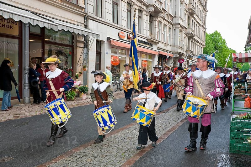 Pirna the members of the association Der Retter playfully re-enact the invasion of the Swedes in the 30 Years' War