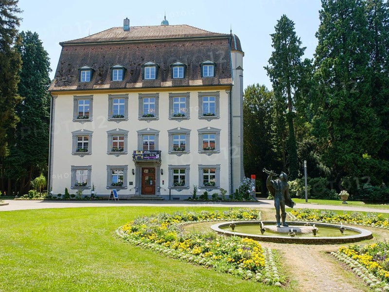 Trumpeter fountain in front of Schönau Castle, Castle Park, Bad Säckingen, Black Forest, Baden-Württemberg, Germany, Europe