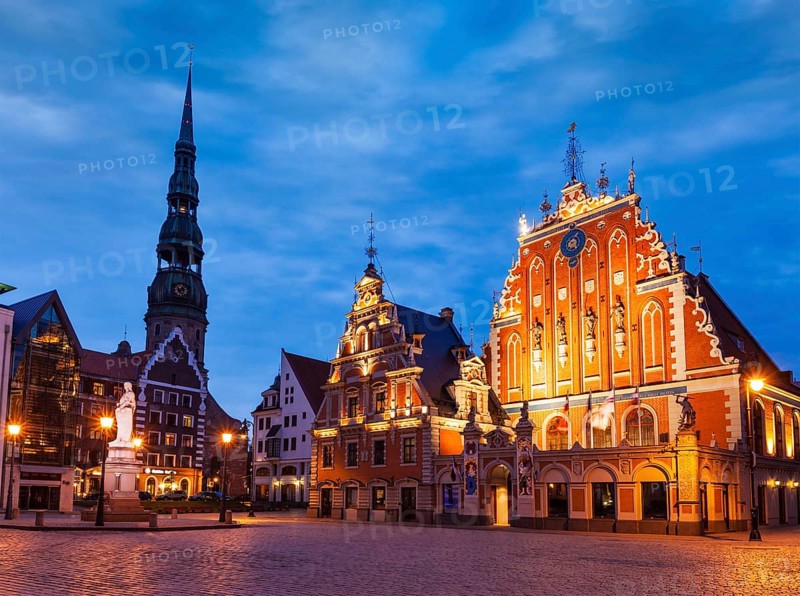 Riga Town Hall Square, House of the Blackheads, St. Roland Statue and St. Peter's Church illuminated in the evening, Riga, Latvia, Europe