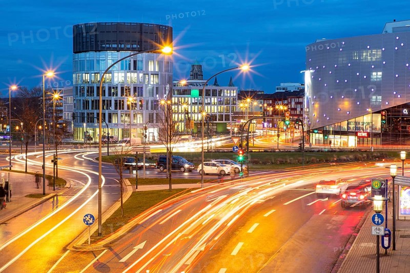 Evening city traffic in Essen, Germany, large intersection, roundabout, Berliner Platz, Berlin Square, this area would also be affected by a diesel driving ban, Essen, North Rhine-Westphalia, Germany, Europe