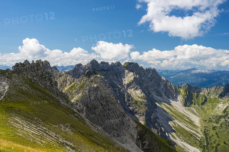 Panorama from the Großer Daumen (2280m) to the Daumengruppe with Wengenköpfe to the Nebelhorn (2224m), Allgäu Alps, Allgäu, Bavaria, Germany, Europe