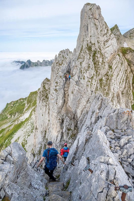 Hikers on the Lisen ridge, hiking trail to Säntis, Appenzell Ausserrhoden, Appenzell Alps, Switzerland, Europe