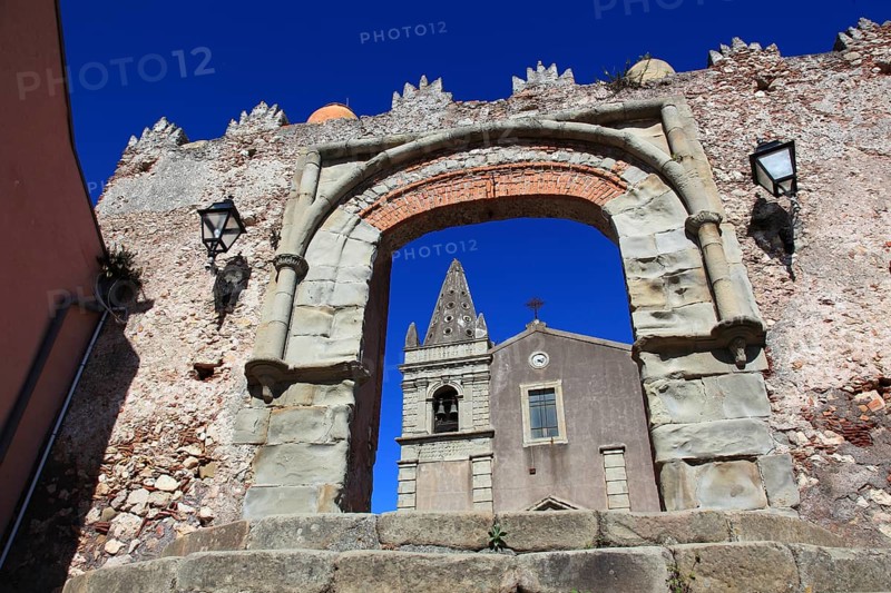 Place Forza di Agro, Church of Sant Agostino, also called Triad, from the 16th century, Chiesa della Santissima Trinita and the Arch Arco Durazzesco, Sicily, Italy, Europe