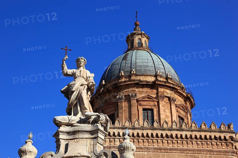 City of Palermo, statue of Santa Rosalia, Divae Rosalia, patron saint of the city, in front of the Cathedral Maria Santissima Assunta, was built in 1184-1185 in Norman-Arabic style, UNESCO World Heritage Site, Sicily, Italy, Europe