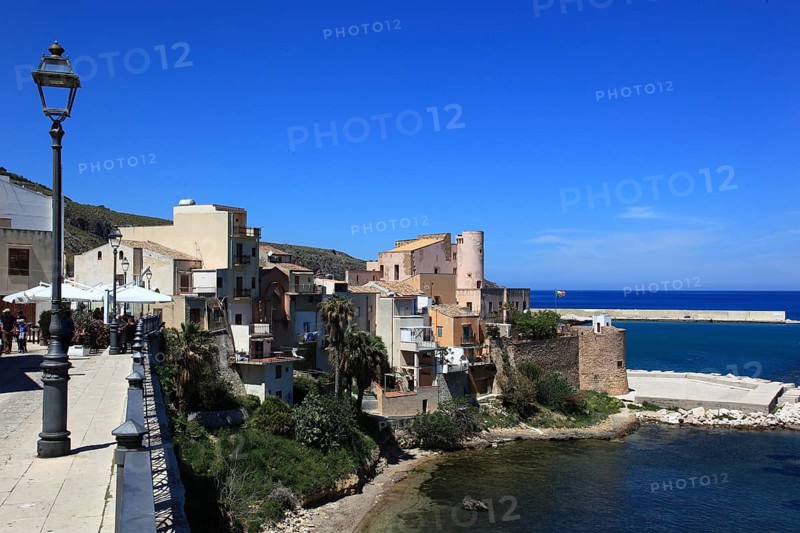 Castellammare del Golfo, municipality in the province of Trapani, view of the 14th century fort and the sea, Sicily, Italy, Europe