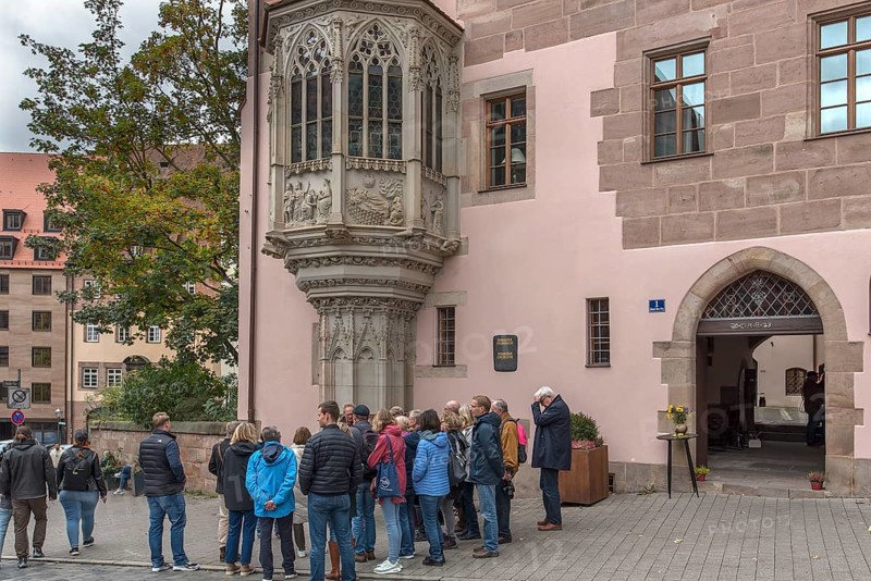 Guided tour around the Sebaldus Church, Nuremberg, Middle Franconia, Bavaria, Germany, Europe