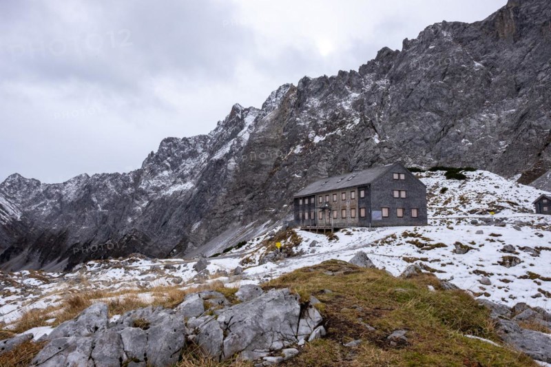 Lamsenjochhütte, Alpine Club Hut, Oberland Section, German Alpine Club, snow, autumn, hiking, Lamsenspitze i Karwendel Mountains, Schwaz, Tyrol, Austria, Europe