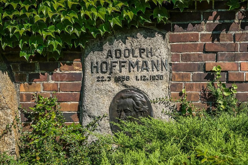 Grave of Adolph Hoffmann, Socialist Memorial, Friedrichsfelde Central Cemetery, Gudrunstrasse, Lichtenberg, Berlin, Germany, Europe