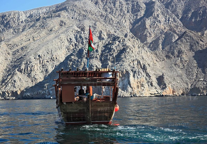 Dhow in the bays of Musandam, Shimm Strait, in the Omani enclave of Musandam, Oman, Asia