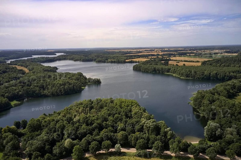 Aerial view of Dutzower See in the Schaalsee UNESCO Biosphere Reserve, state border, Dutzow, Mecklenburg-Western Pomerania, Germany, Europe