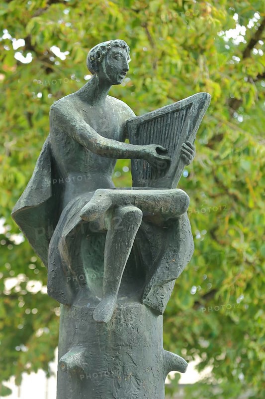 Modern sculpture Walther von der Vogelweide by Karl Schneider 1966, Walther Primary School, Heidingsfeld, Würzburg, Lower Franconia, Franconia, Bavaria, Germany, Europe