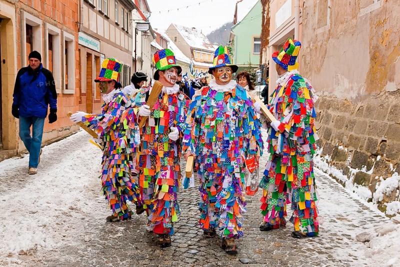 The traditional carnival parade in Bad Schandau marks the end of the boatmen's carnival parades in Saxon Switzerland. The Flecklmänner and large replicas of the Elbe steamers are a local speciality