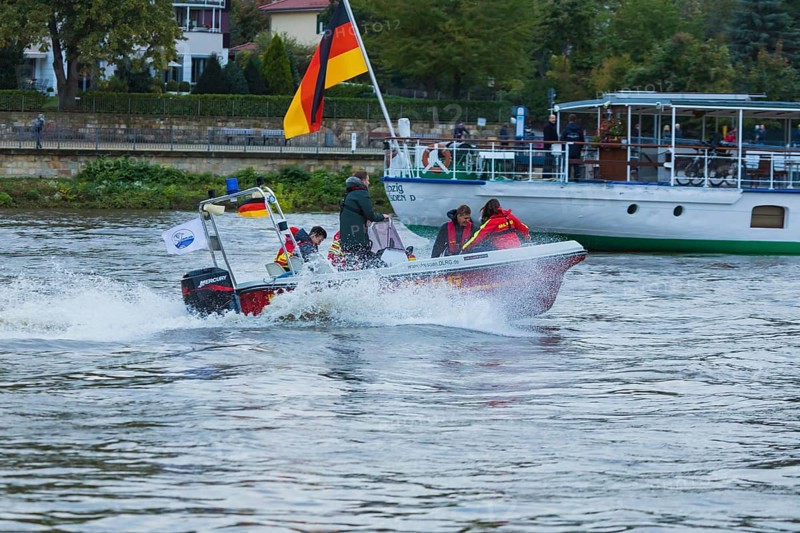 DLRG Dresden's 30th association anniversary party. As part of the corona-friendly event programme, rides on the speedboat on the Elbe at the blauen Wunder were also offered
