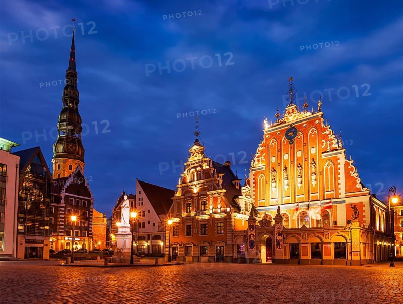 Riga Town Hall Square, House of the Blackheads, St. Roland Statue and St. Peter's Church illuminated in the night, Riga, Latvia, Europe