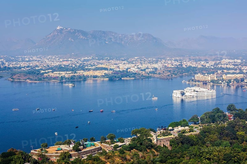 Aerial view of Lake Pichola with Lake Palace (Jag Niwas) and Udaipur city. Udaipur, Rajasthan, India, Asia