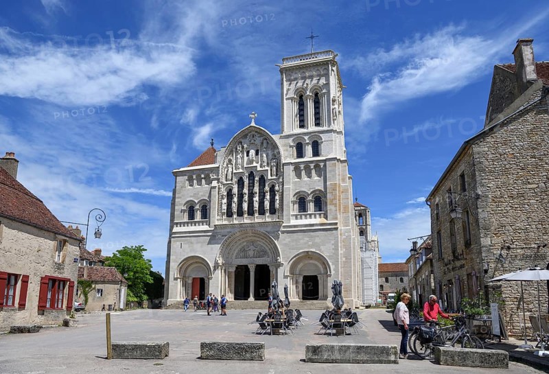 Early Gothic Basilica of Sainte-Marie-Madeleine, Vézelay, Yonne department, Bourgogne-Franche-Comté region, Burgundy, France, Europe