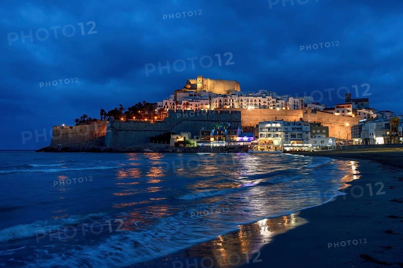 Old town with the Romanesque castle from the 14th century, blue hour, Peñíscola, province Castellón, Costa del Azahar, region Valencia, Spain, Europe