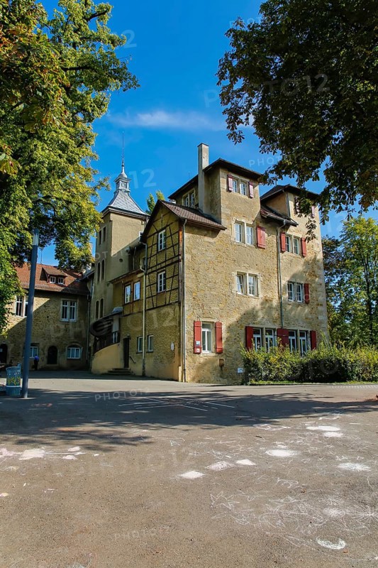 Pfullingen Castle, former moated castle, former Rempenburg also Lower Castle, preserved south-eastern wing, hunting lodge, music school, historic building, architecture, half-timbered, windows, shutters, Pfullingen, Baden-Württemberg, Germany, Europe