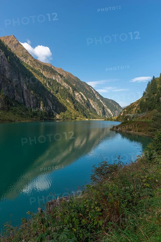 Stilluptal, Stiillup reservoir (1116m), Stillupgrund, Mayrhofen, reservoir lake, dam, water reflection, alpine mountain landscape, coniferous forest, blue sky, Zillertal Alps, Tyrol, Austria, Europe