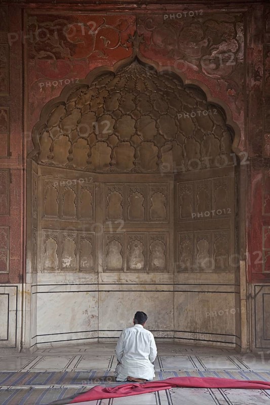 Muslim praying in the prayer area inside the Masjid-i Jah?n-Num?, Jama Masjid mosque in Old Delhi, India, Asia