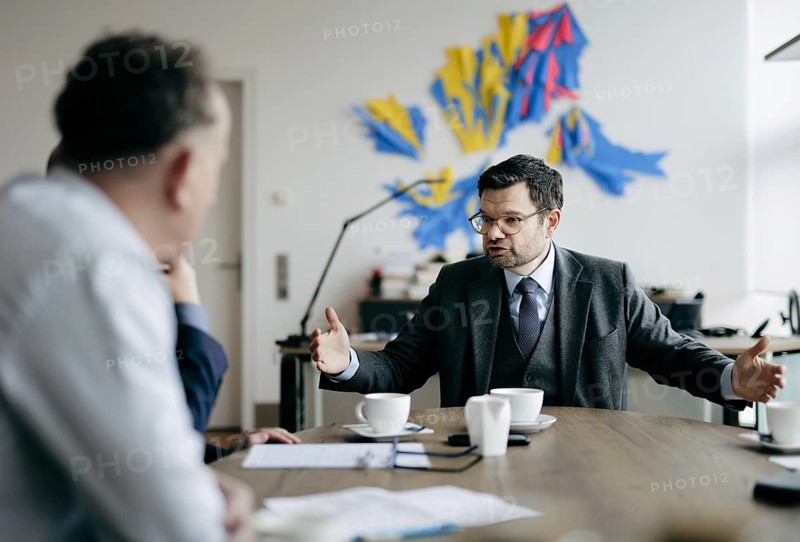 Marco Buschmann (FDP), Bundesminister der Justiz, aufgenommen im Rahmen eines Interview fue NBR in Berlin, 12.12.2023