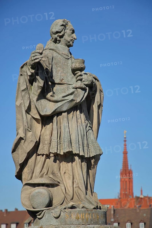 Sculpture Saint Charles Borromeo, Cardinal, Bishop of Milan, Italian, blurred Lady Chapel, Old Main Bridge, Würzburg, Lower Franconia, Franconia, Bavaria, Germany, Europe