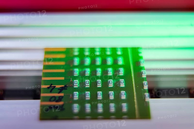 Press tour as part of SPIN2030, a campaign to highlight the diversity, excellence and attractiveness of Saxony as a centre of science. Fraunhofer Institute for Electronic Nano Systems ENAS in Chemnitz, wafer research. Chip control