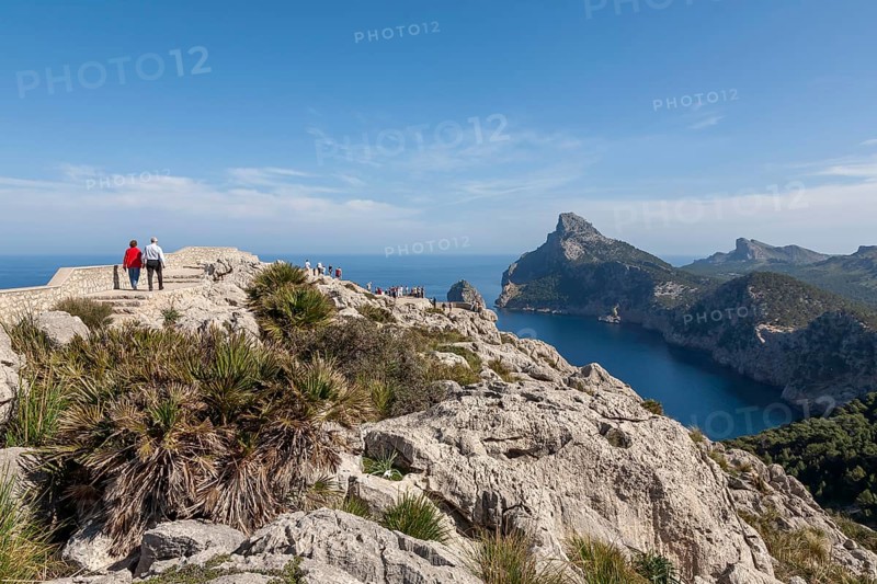 Tourists, Punta de la Nao with viewing terrace Mirador Es Colomer, Majorca, Balearic Islands, Spain, Europe