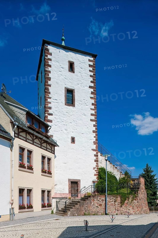 The Powder Tower is the remains of the former Freihof from the 12th century. It was also part of the town wall that surrounded the entire town. The wall, which originally only surrounded St Nicholas' Church, was extended to form the town wall when the town was granted market rights and thus town charter in around 1186
