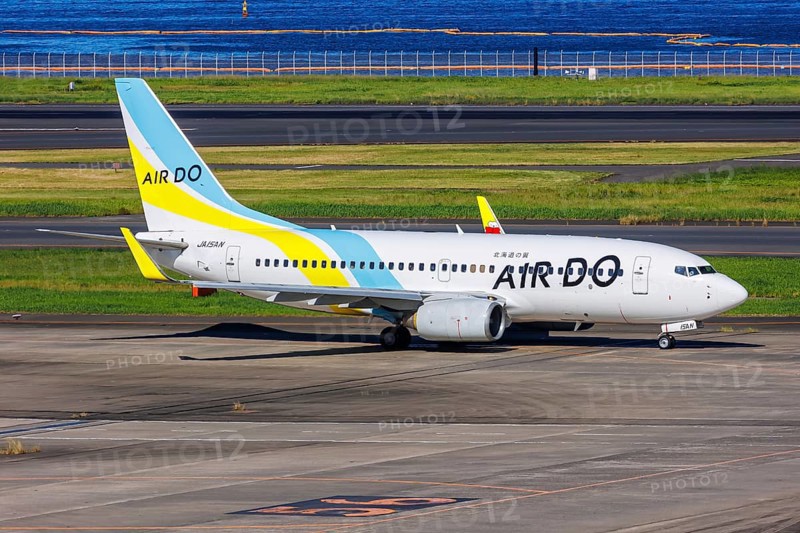 An Air Do Boeing 737-700 aircraft with registration number JA15AN at Tokyo Haneda Airport (HND) in Tokyo, Japan, Asia