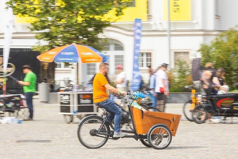 Cargobike Roadshow tours Saxony. Presentation, advice and test rides at the Postplatz