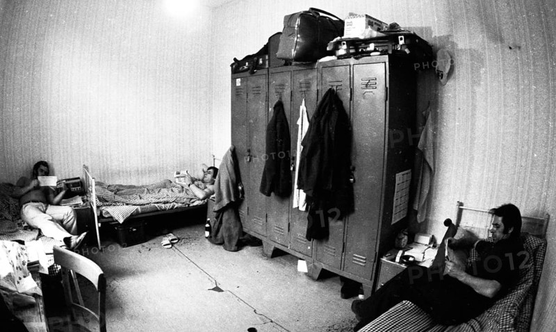 The rent profiteering with guest workers in the district according to a tried and tested pattern, equipping a 3-room flat with approx. 9 beds and a bed rent of 100 DM, here on 13.9.1974 in Duisburg, Germany, Europe